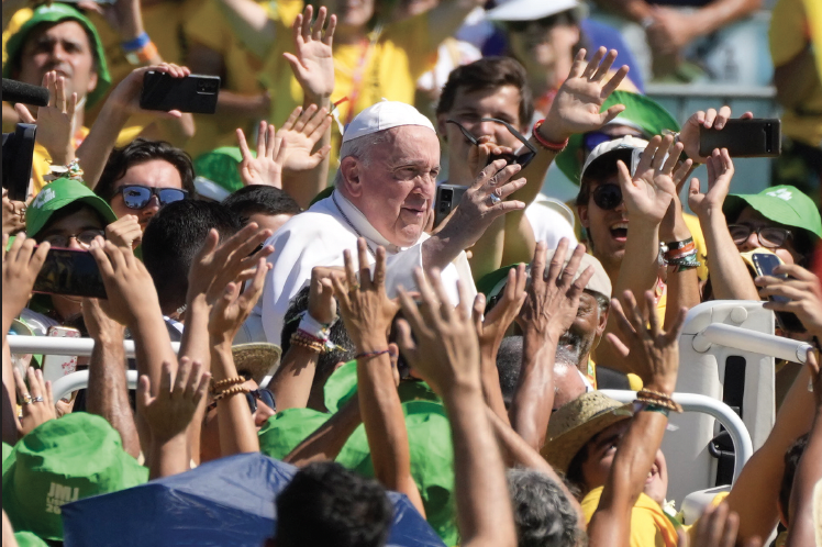 Pope Francis meets with thousands of World Youth Day volunteers at Passeio
Marítimo in Algés, just outside Lisbon.